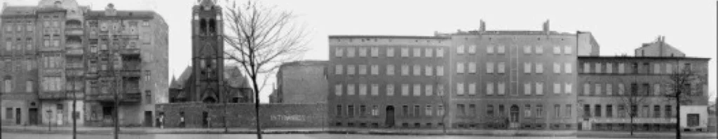Historische Frontalaufnahme der Versöhnungskirche in Berlin vor ihrer Zerstörung.